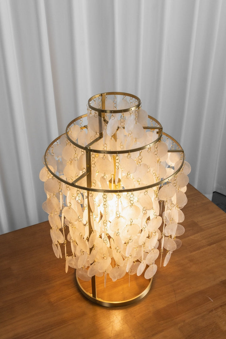 Lampa stołowa z muszli