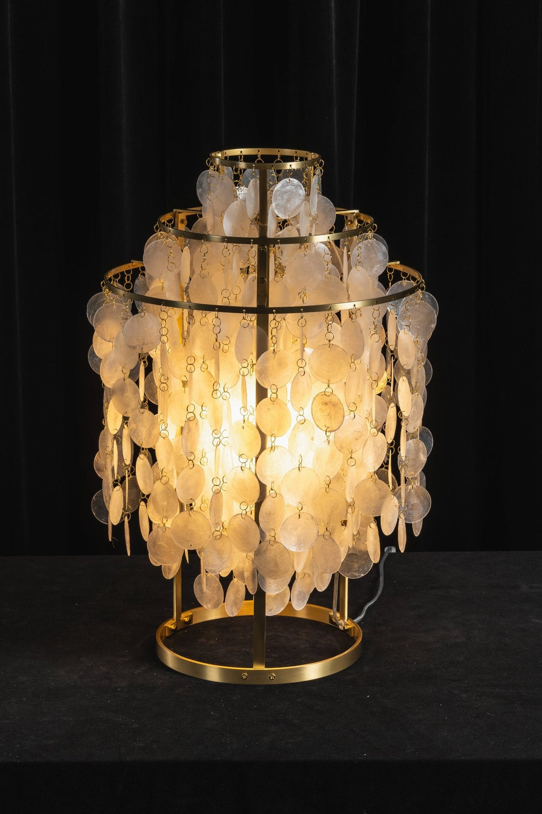 Lampa stołowa z muszli