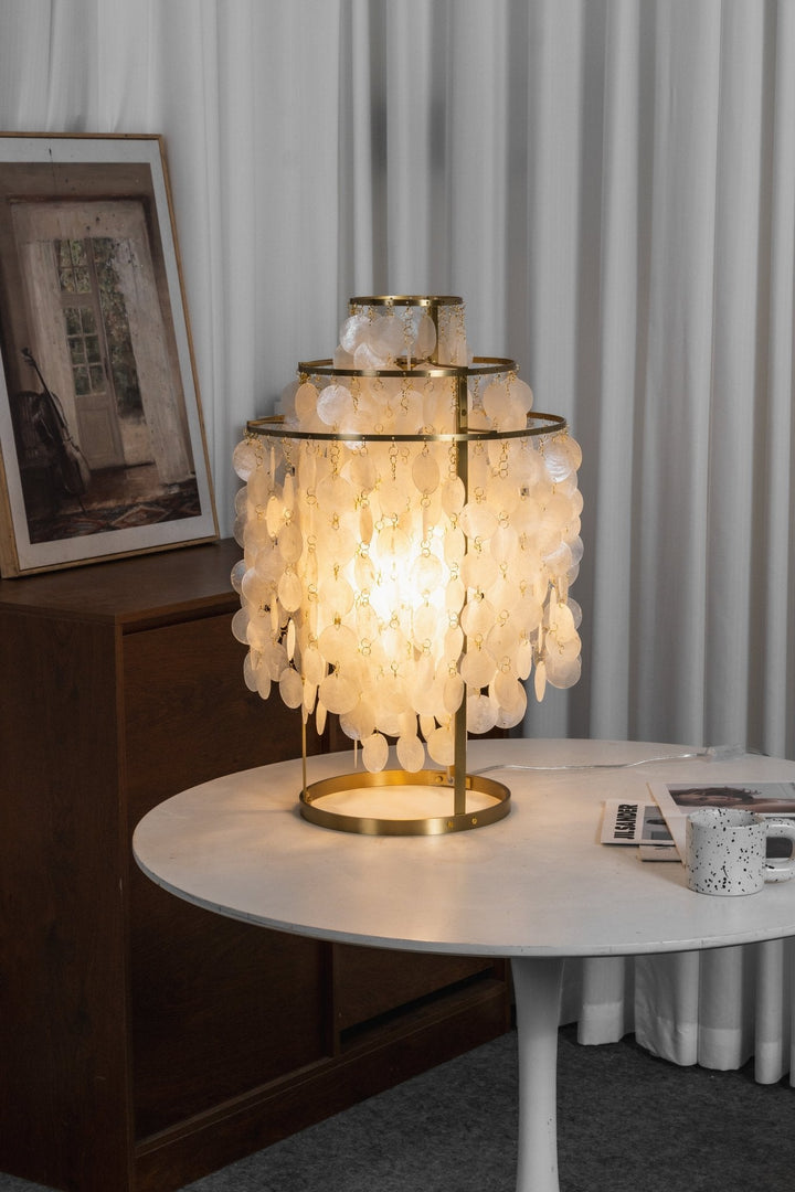 Lampa stołowa z muszli