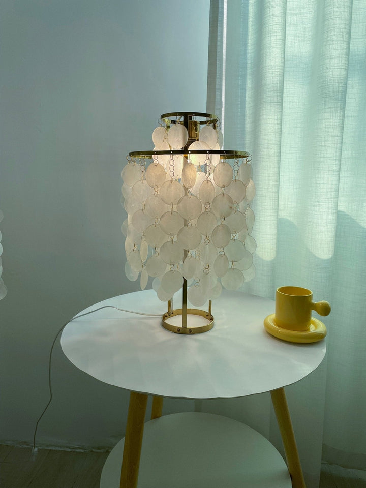 Lampa stołowa z muszli