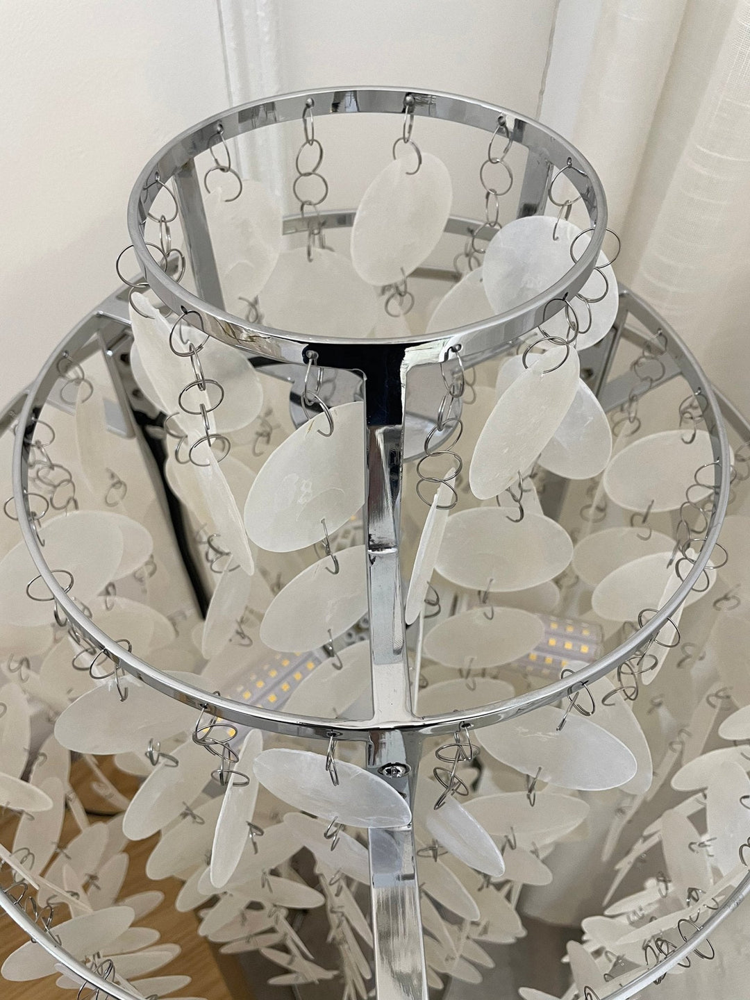 Lampa stołowa z muszli