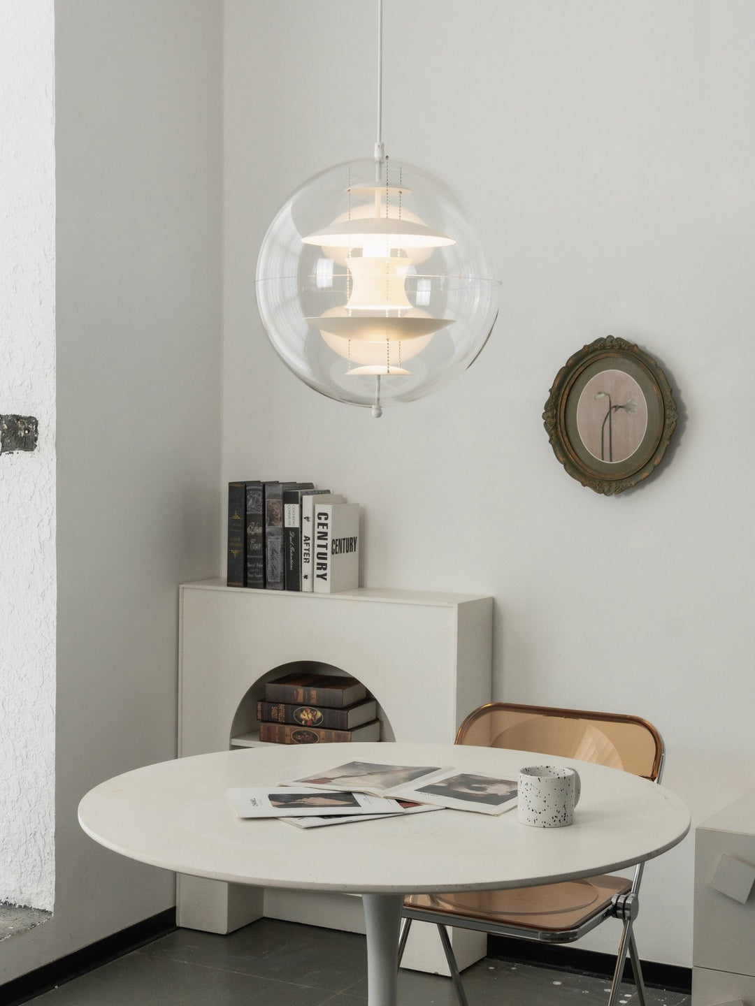 Lampa wisząca w kształcie okrągłej kuli