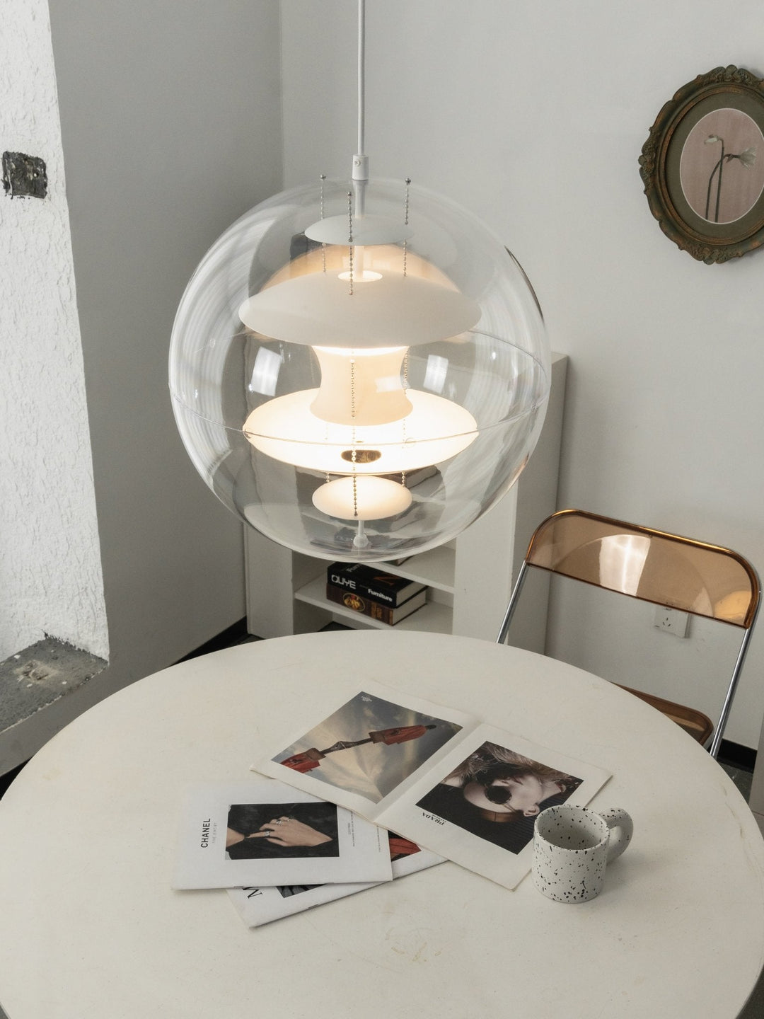 Lampa wisząca w kształcie okrągłej kuli