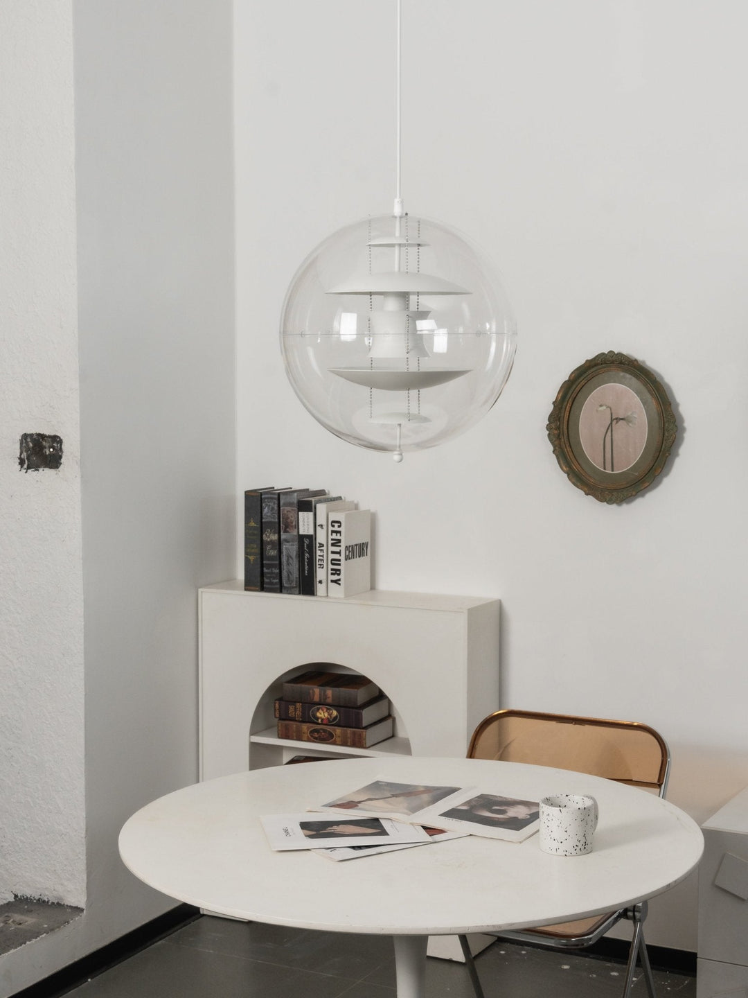 Lampa wisząca w kształcie okrągłej kuli