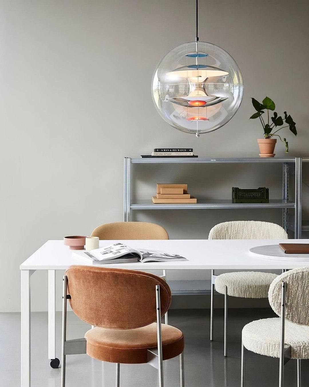 Lampa wisząca w kształcie okrągłej kuli