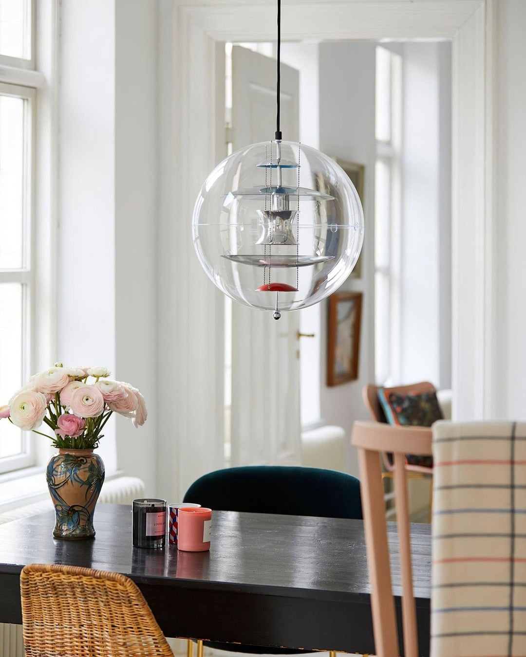 Lampa wisząca w kształcie okrągłej kuli