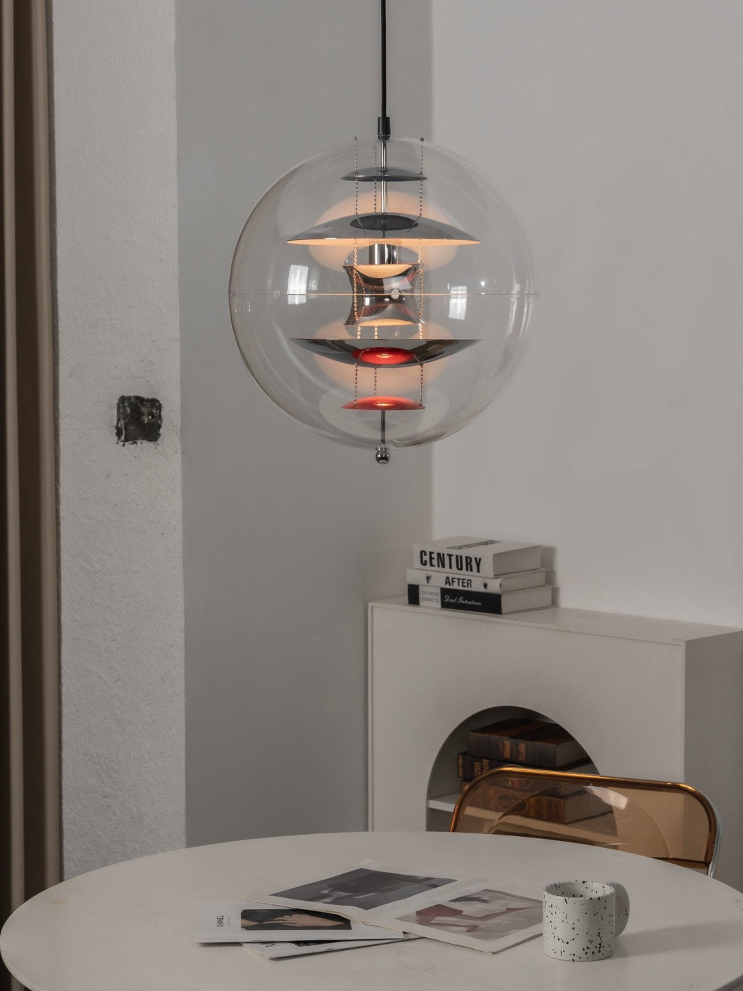 Lampa wisząca w kształcie okrągłej kuli