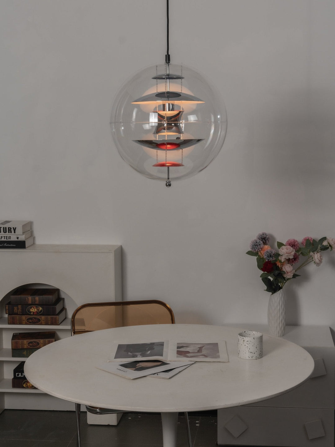 Lampa wisząca w kształcie okrągłej kuli