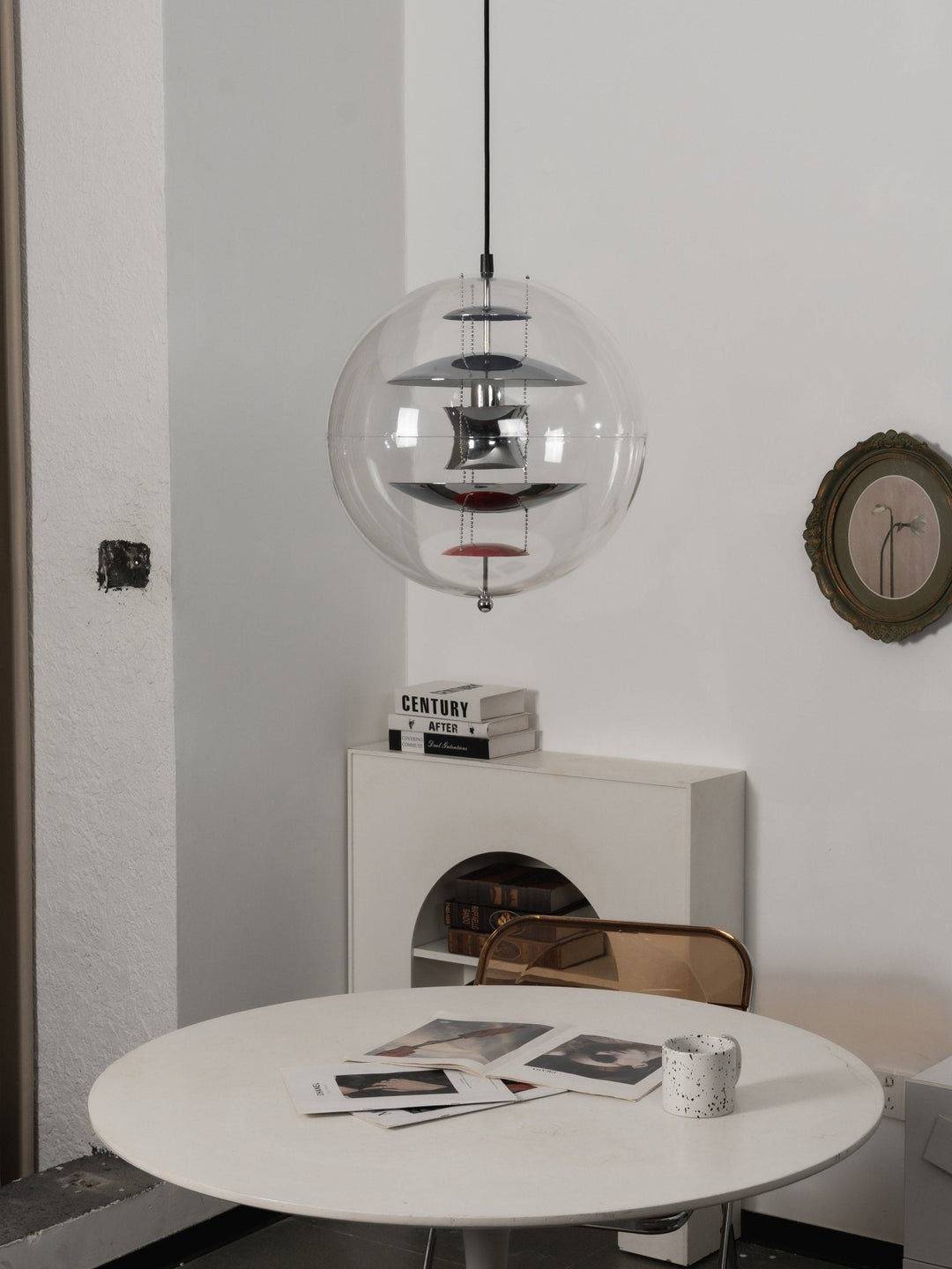 Lampa wisząca w kształcie okrągłej kuli