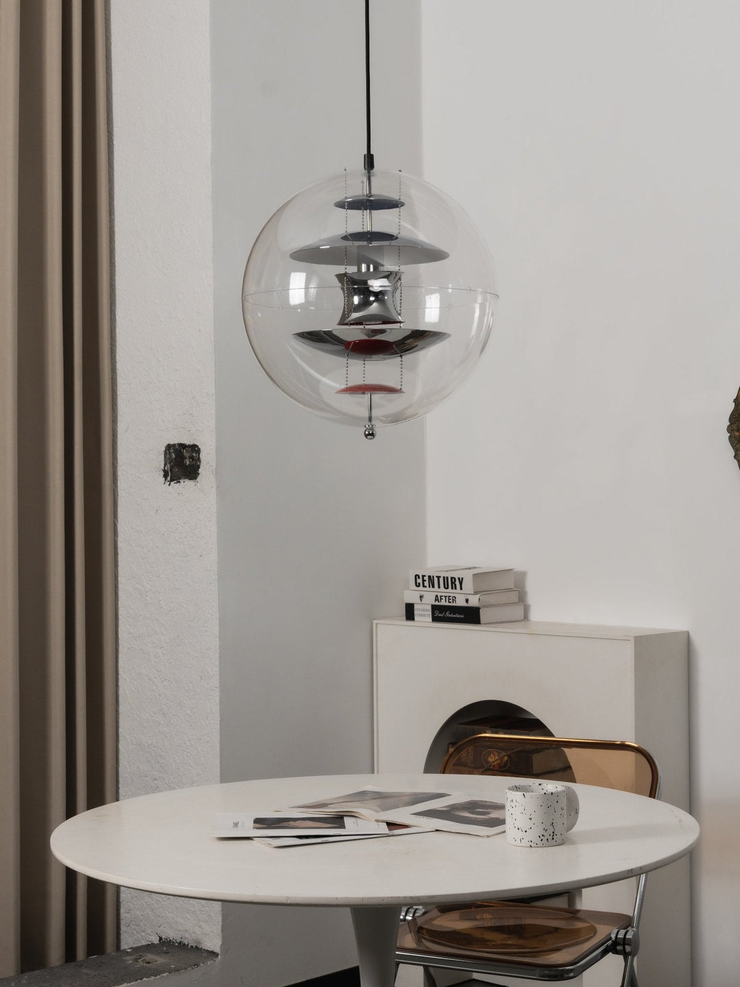 Lampa wisząca w kształcie okrągłej kuli