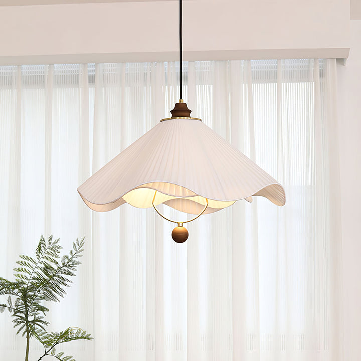 Lampa wisząca z falistym brzegiem