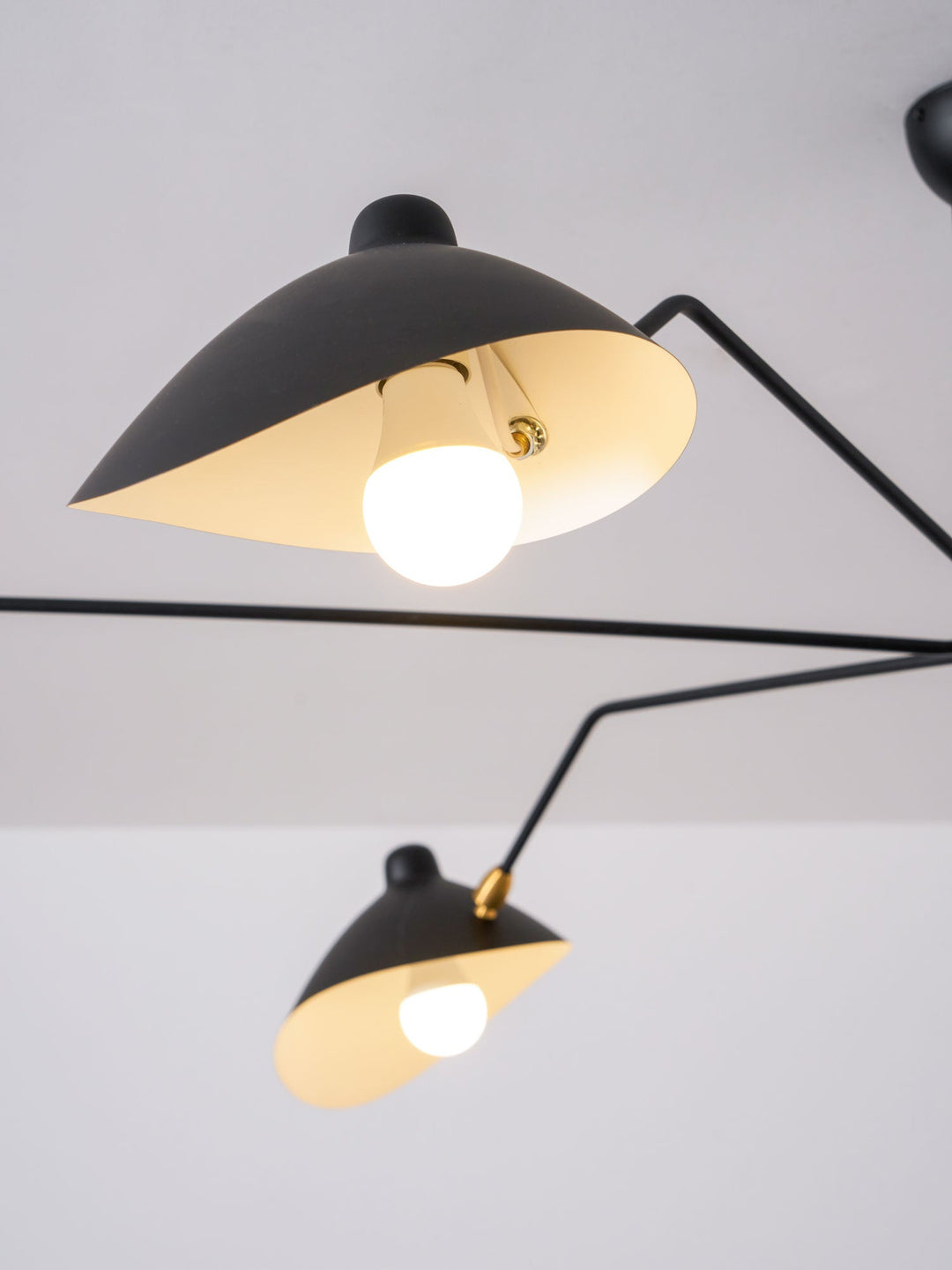 Lampa sufitowa z wieloma ramionami A