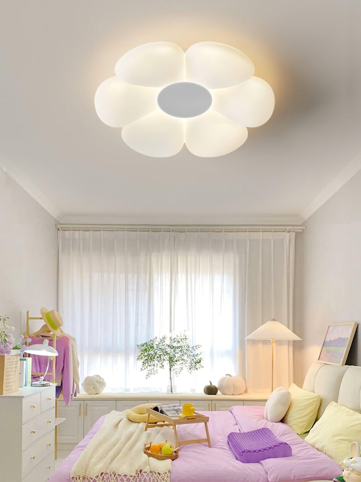 Lampa sufitowa w kształcie kwiatu z sześcioma płatkami do pokoju dziecięcego