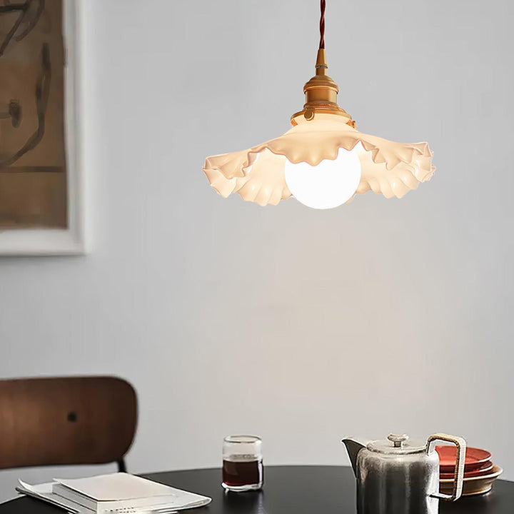 Mała Lampa Wisząca z Kwiatowym Wzorem