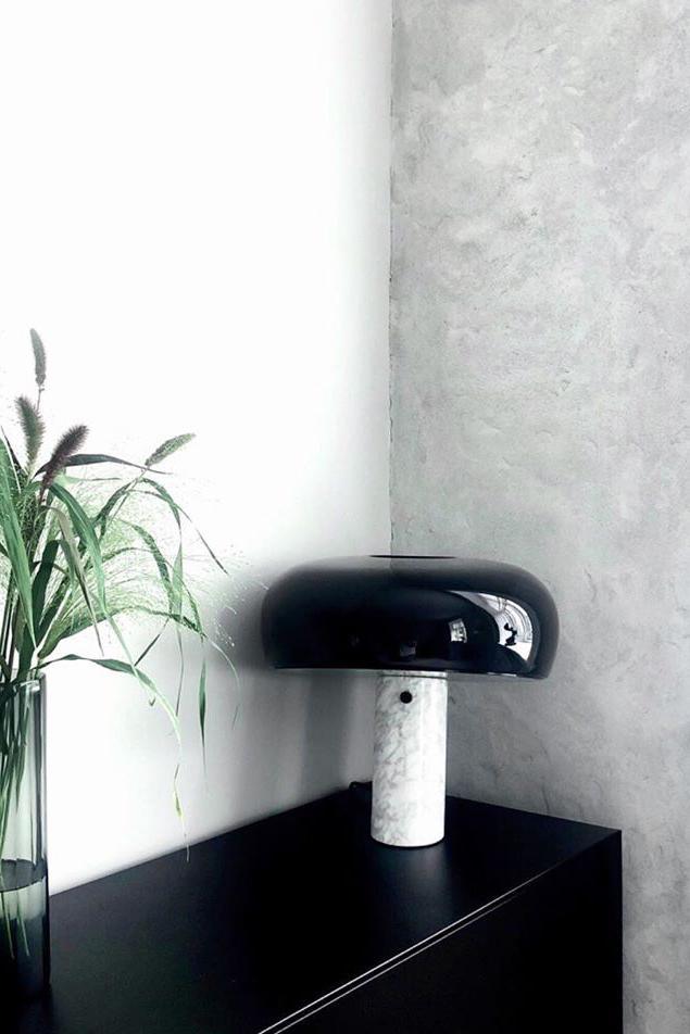 Lampa stołowa Nucleus z marmuru