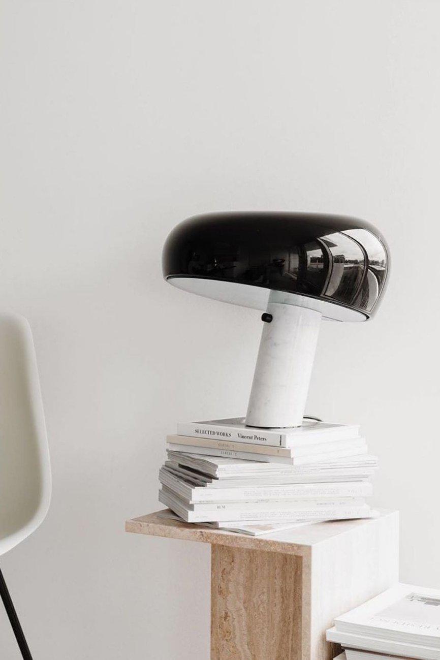 Lampa stołowa Nucleus z marmuru