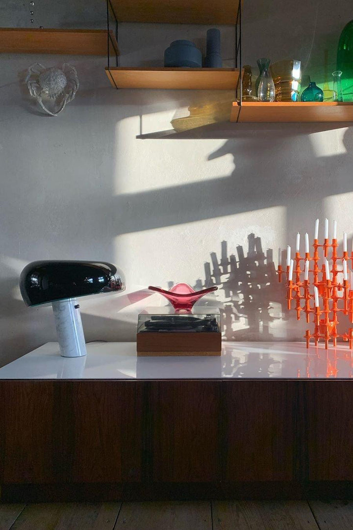 Lampa stołowa Nucleus z marmuru