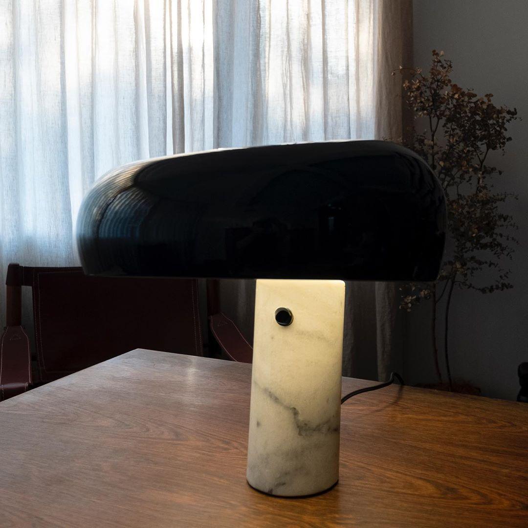 Lampa stołowa Nucleus z marmuru