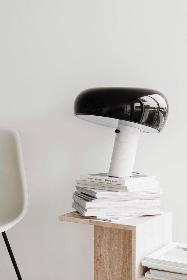 Lampa stołowa Nucleus z marmuru