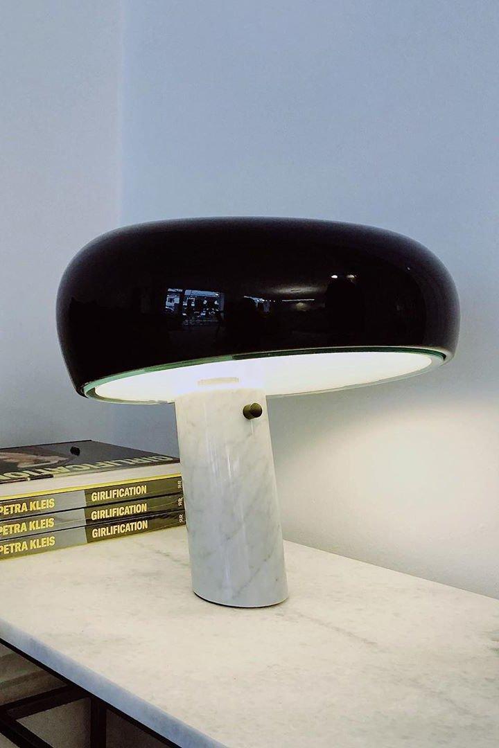Lampa stołowa Nucleus z marmuru