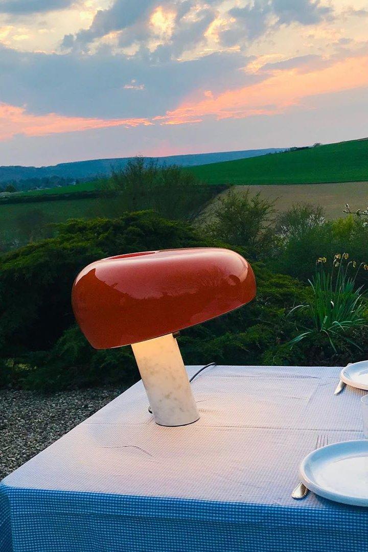 Lampa stołowa Nucleus z marmuru