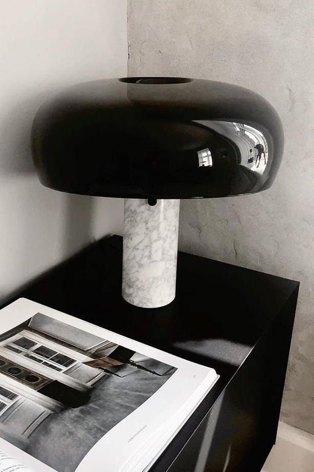 Lampa stołowa Nucleus z marmuru