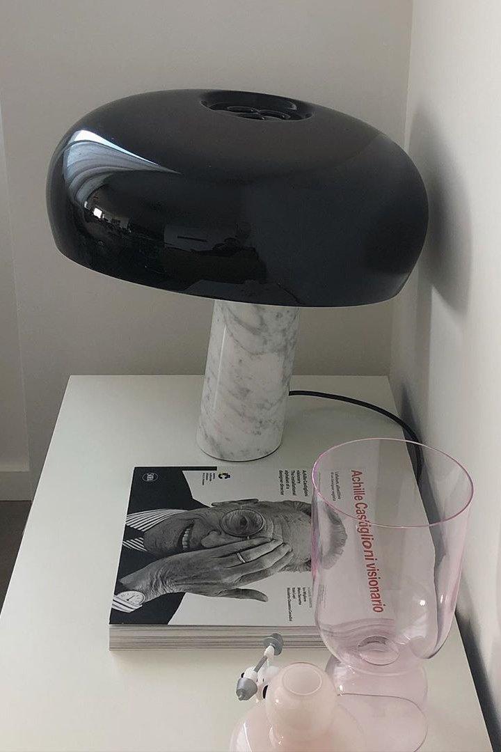 Lampa stołowa Nucleus z marmuru