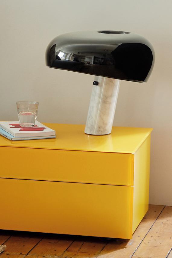 Lampa stołowa Nucleus z marmuru