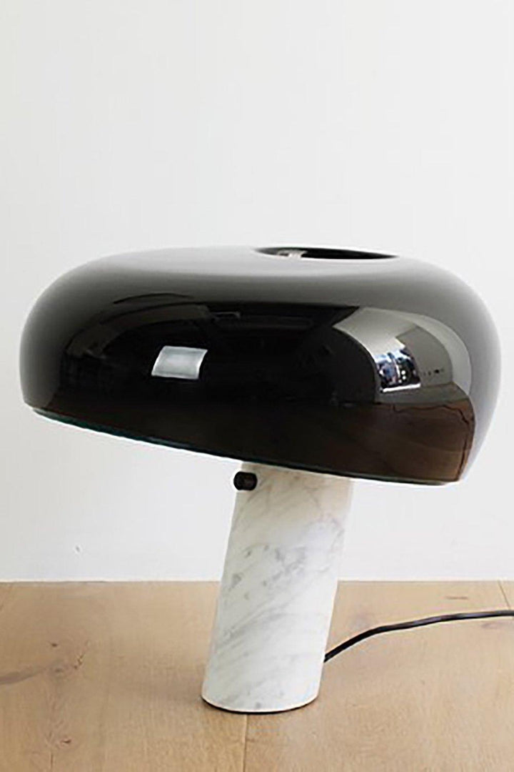 Lampa stołowa Nucleus z marmuru