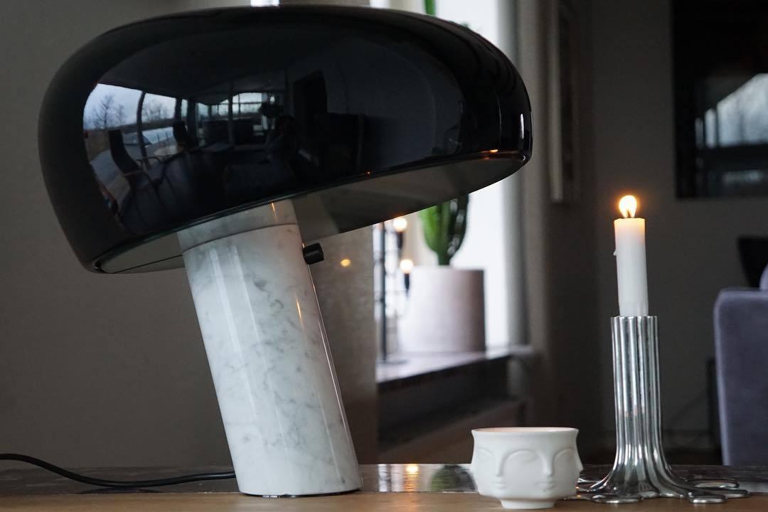 Lampa stołowa Nucleus z marmuru