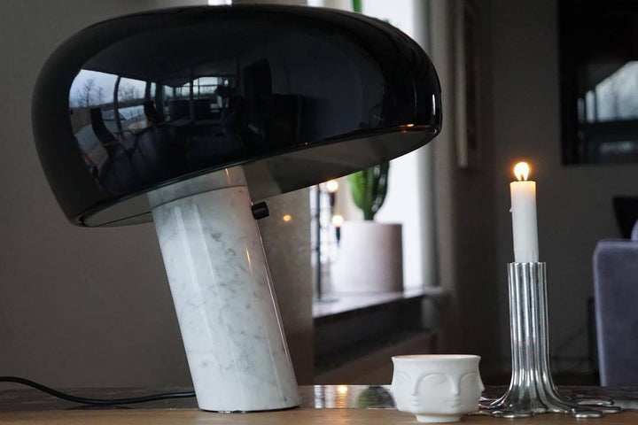 Lampa stołowa Nucleus z marmuru