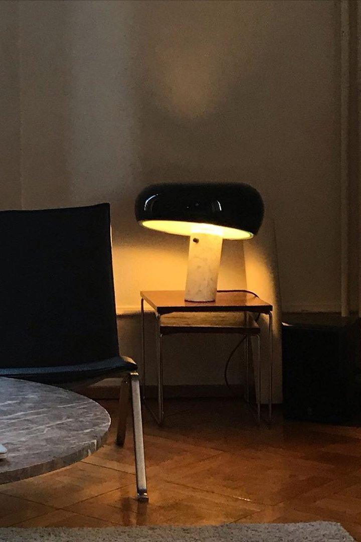 Lampa stołowa Nucleus z marmuru