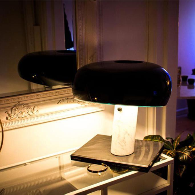 Lampa stołowa Nucleus z marmuru