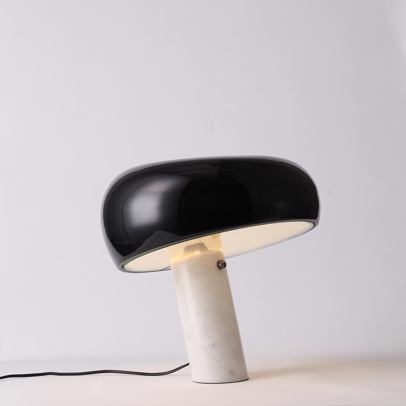 Lampa stołowa Nucleus z marmuru