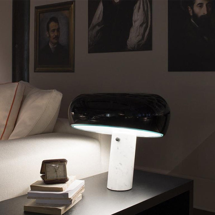 Lampa stołowa Nucleus z marmuru