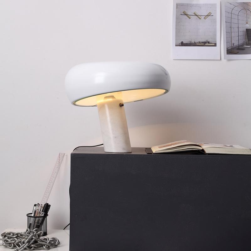 Lampa stołowa Nucleus z marmuru