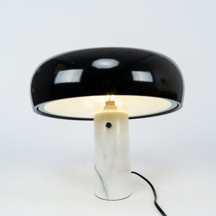 Lampa stołowa Nucleus z marmuru