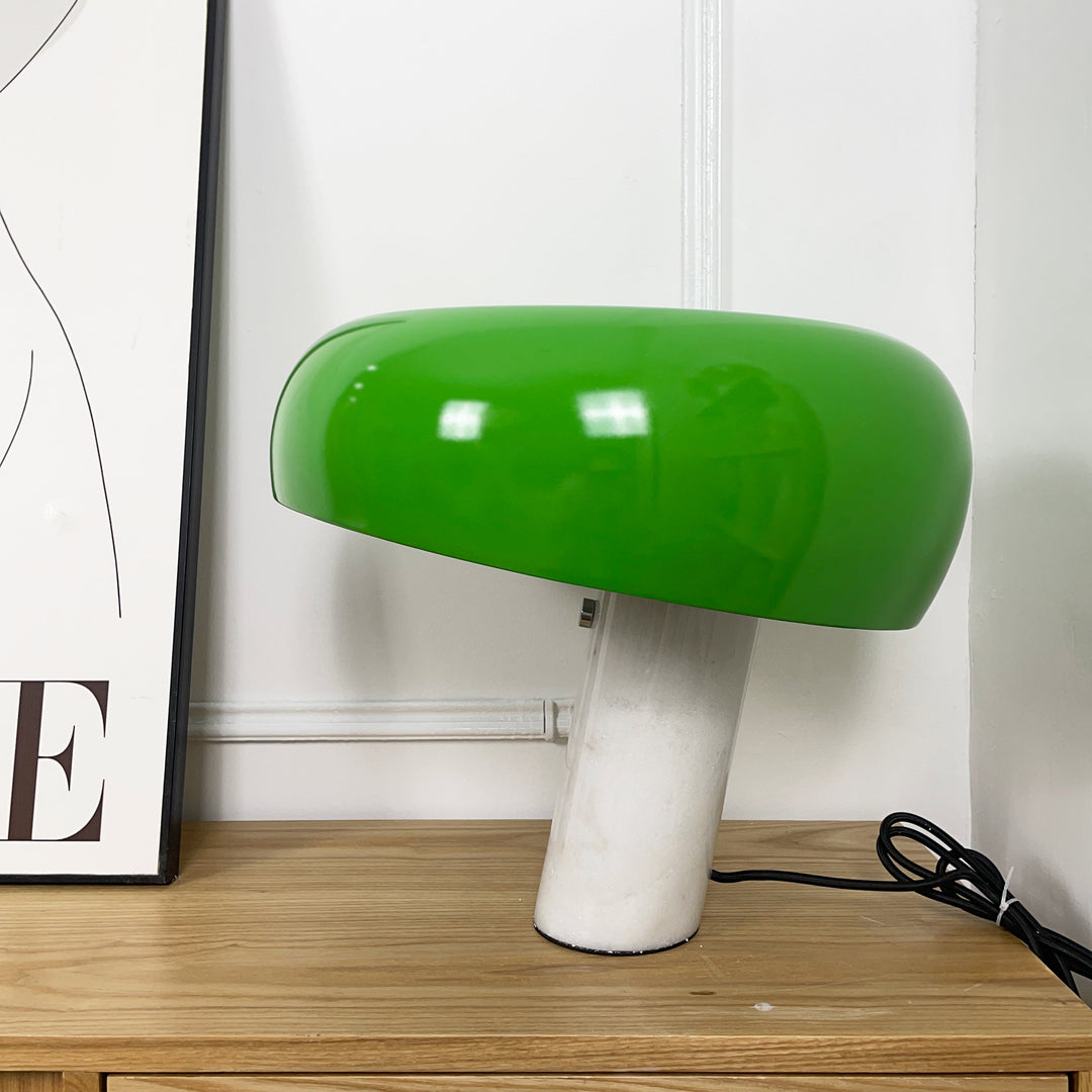 Lampa stołowa Nucleus z marmuru