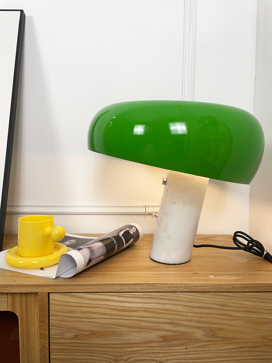 Lampa stołowa Nucleus z marmuru