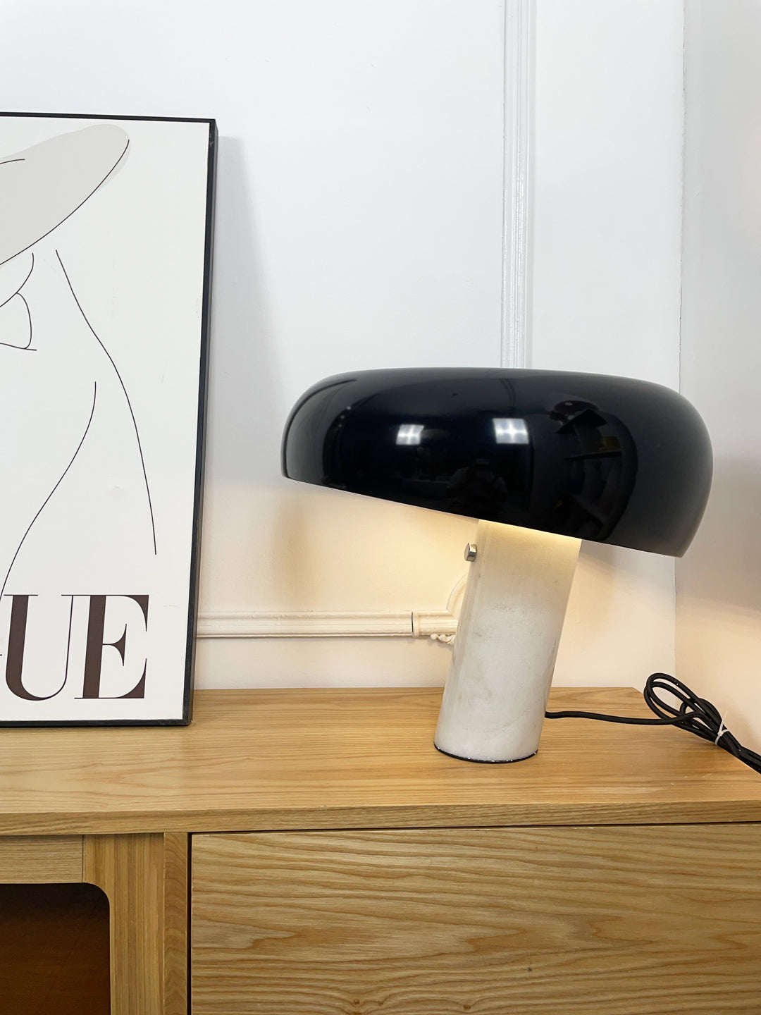 Lampa stołowa Nucleus z marmuru