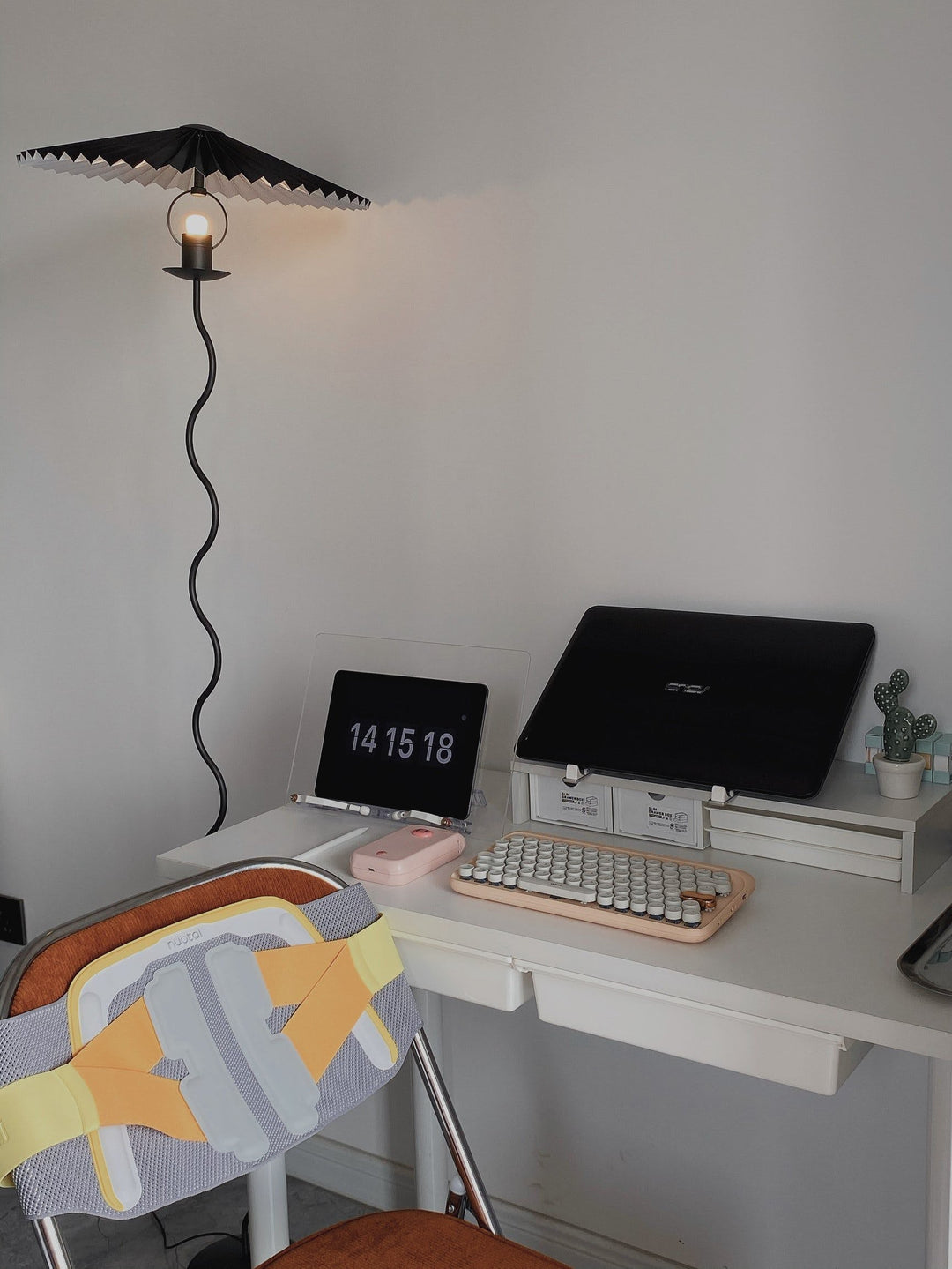 Lampa Podłogowa Squiggle