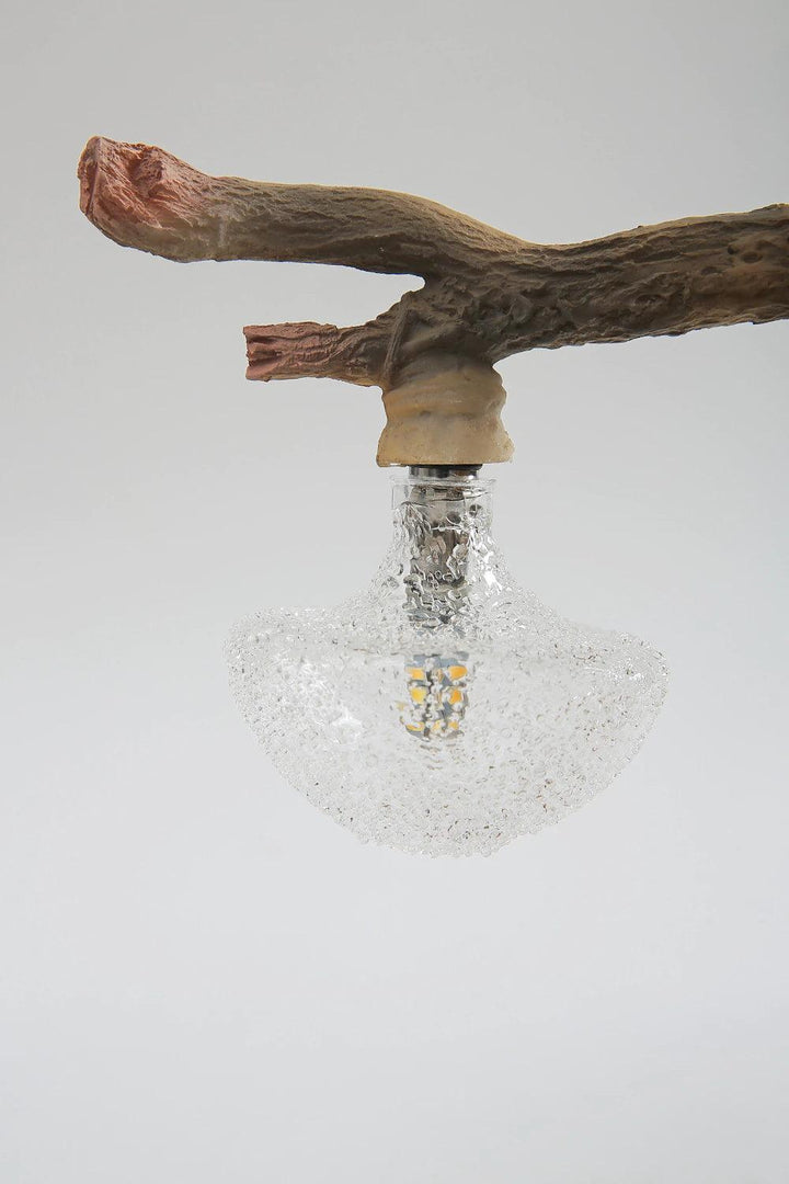Lampa stołowa w kształcie wiewiórki