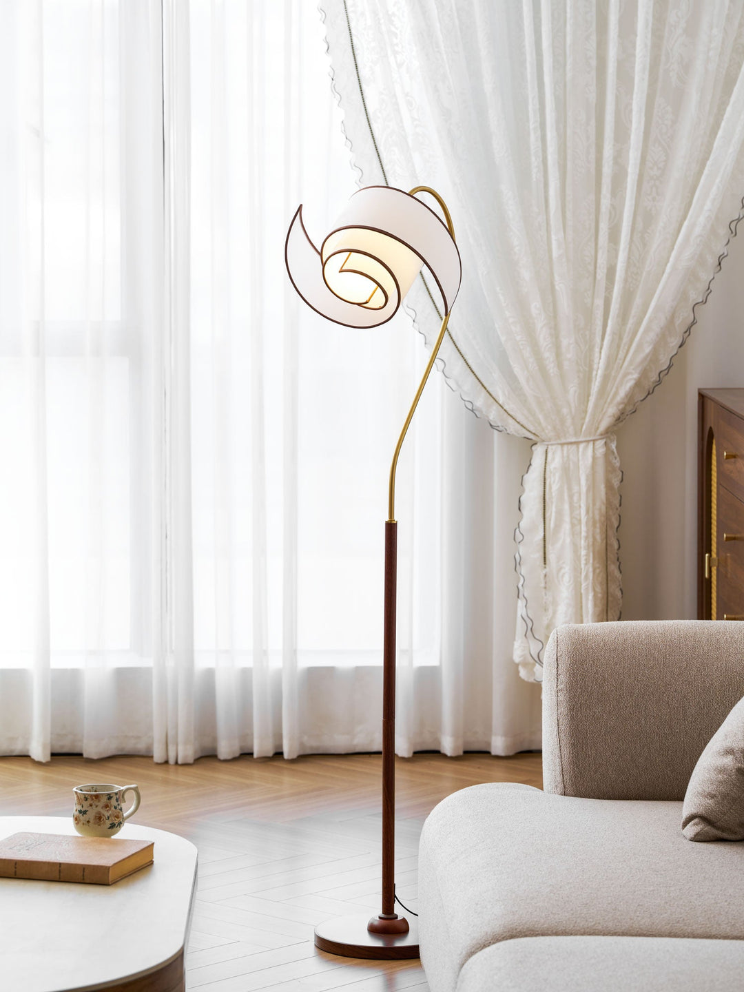 Lampa podłogowa Stelmo z zakrzywioną szyją