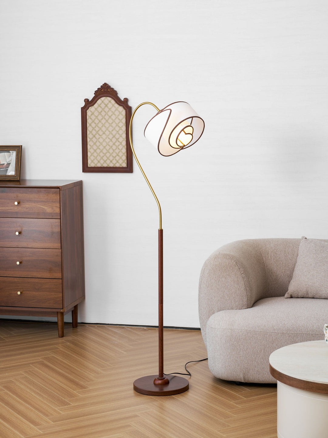 Lampa podłogowa Stelmo z zakrzywioną szyją