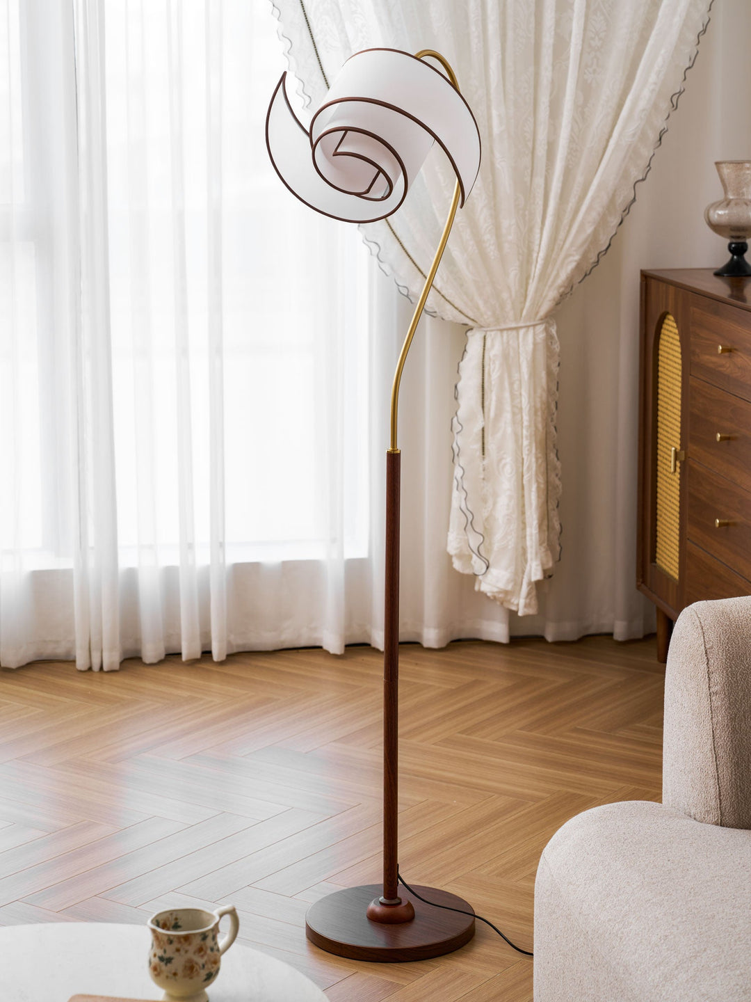 Lampa podłogowa Stelmo z zakrzywioną szyją