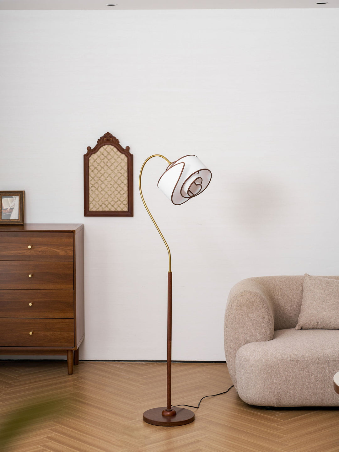 Lampa podłogowa Stelmo z zakrzywioną szyją