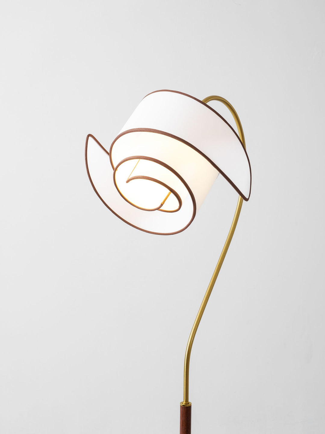 Lampa podłogowa Stelmo z zakrzywioną szyją