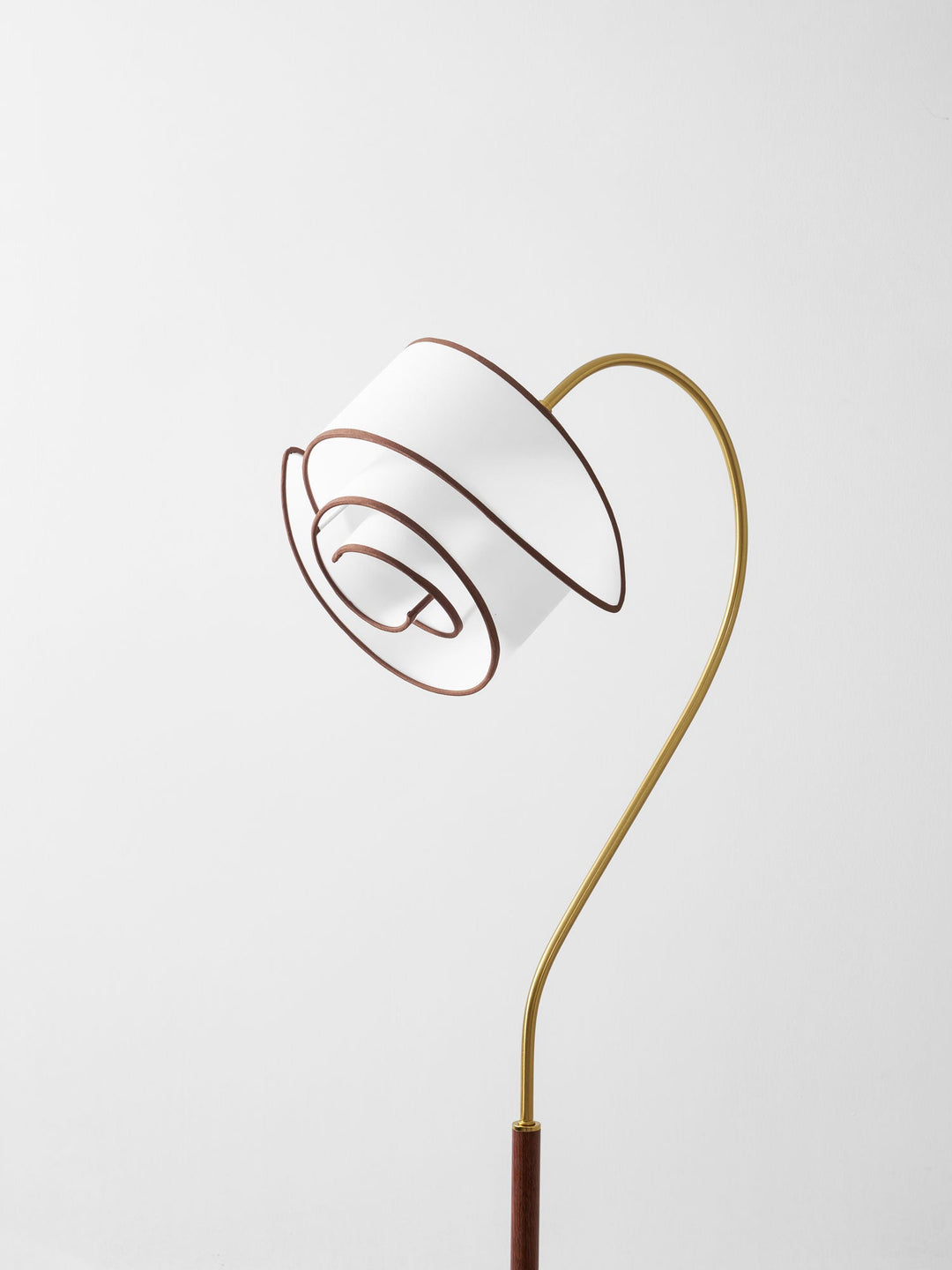 Lampa podłogowa Stelmo z zakrzywioną szyją