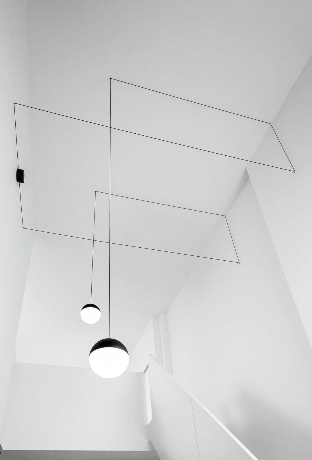 Lampy String z przewodem zawieszanym na hakach