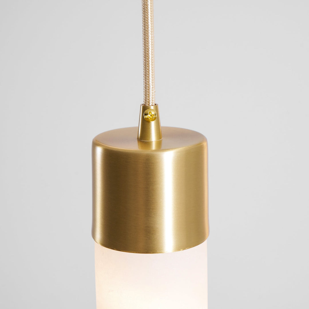 Lampa wisząca Tala z alabastru i mosiądzu